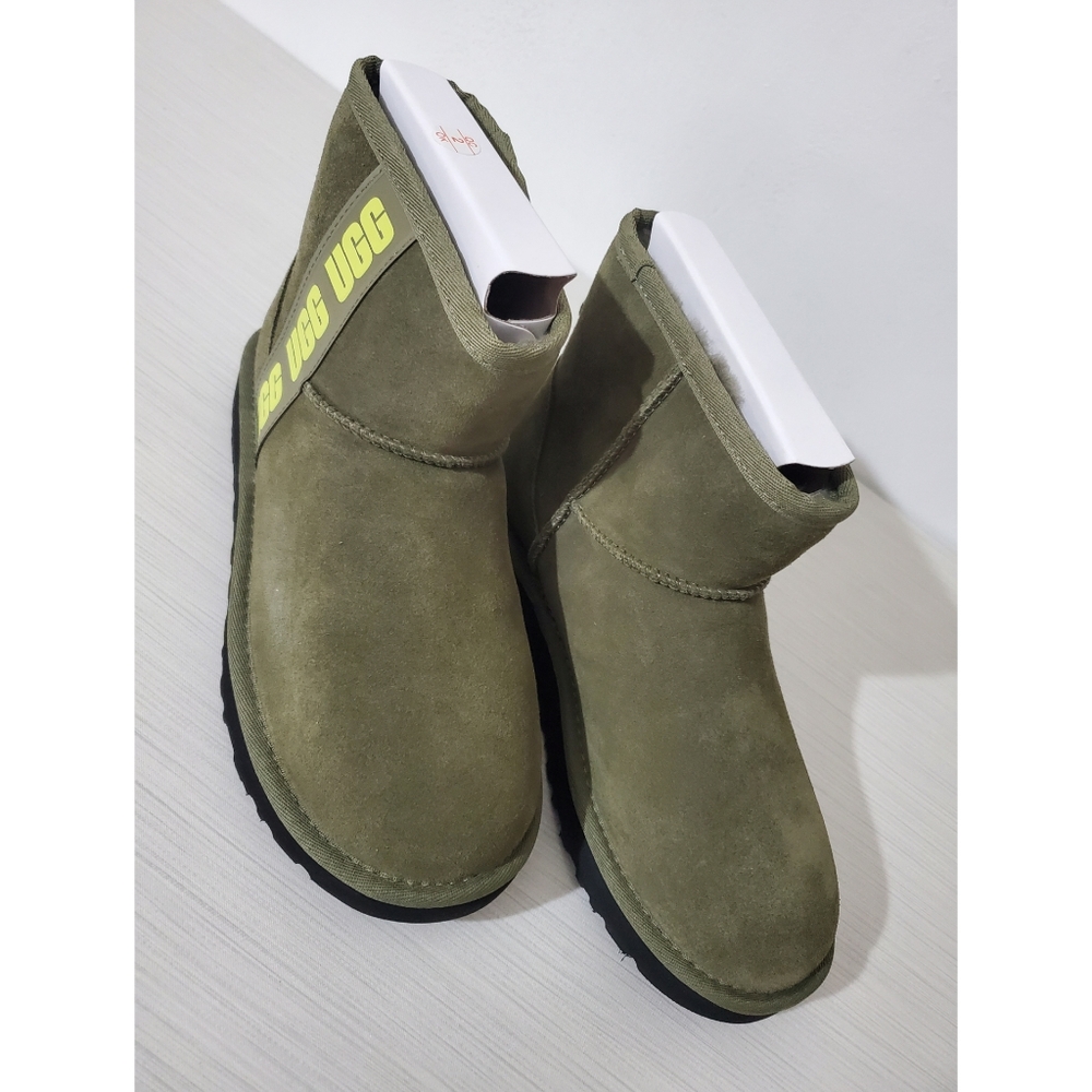 ❗️SOLD❗️Do not buy❗️UGG Australia Classic Mini Logo Sheepskin Boots - Picture 10 of 14